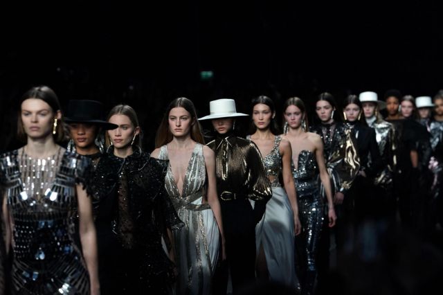 Η Alberta Ferretti μας ταξιδεύει ως την Γαλλική Ριβιέρα