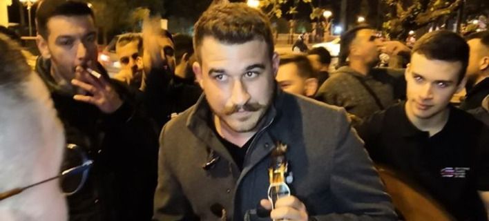 Φοιτητές από την Κρήτη τραγούδησαν για τη Μακεδονία στους δρόμους της Αθήνας