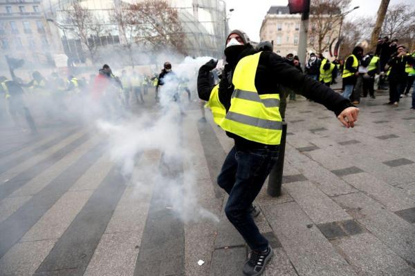 Γαλλία: Σε μαζικές συλλήψεις θα προχωρά η αστυνομία για τα «Κίτρινα Γιλέκα»