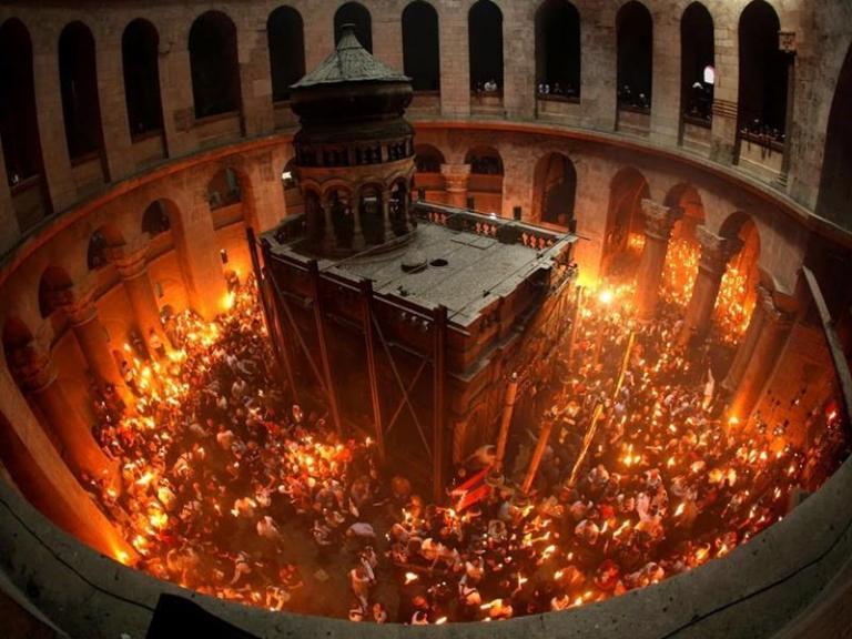 Άγιο Φως: Οι αποκαλύψεις που προκάλεσαν σάλο – Η ιστορία της αφής του