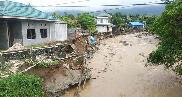 Ινδονησία: Τουλάχιστον 50 νεκροί από πλημμύρες στην επαρχία Παπούα
