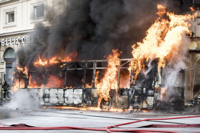 Ιταλία: Τα κίνητρα του οδηγού που πυρπόλησε το λεωφορείο – Σοκαριστικές μαρτυρίες