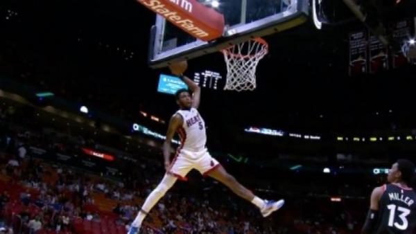 Το «τρελό» κάρφωμα του Τζόουνς Τζούνιορ και η φωτογραφία της χρονιάς