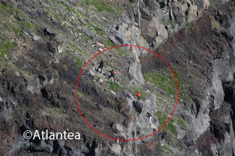 Σαντορίνη: Επιχείρηση διάσωσης καναδού που εγκλωβίστηκε στους γκρεμούς της καλντέρας