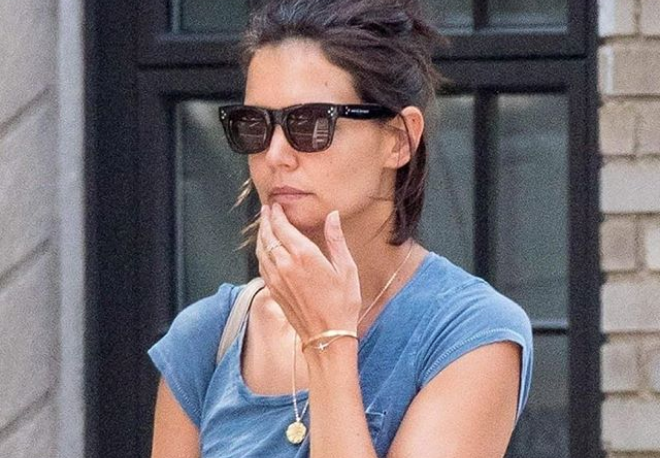 Η Κέιτι Χολμς στο πλευρό των προσφύγων στη Μόρια