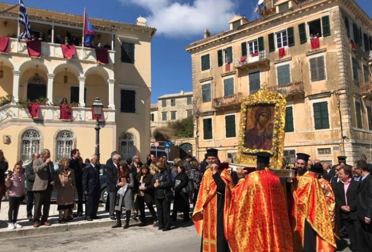 Κέρκυρα: Η λιτανεία του σκηνώματος της αγίας Θεοδώρας της Αυγούστας και το «χειμωνικό»