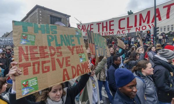 Στους δρόμους χιλιάδες μαθητές – Ζητούν λύσεις για την υπερθέρμανση του πλανήτη