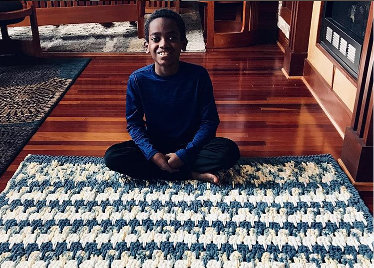 Τα πλεκτά ενός 11χρονου βάζουν «φωτιά» στο Instagram