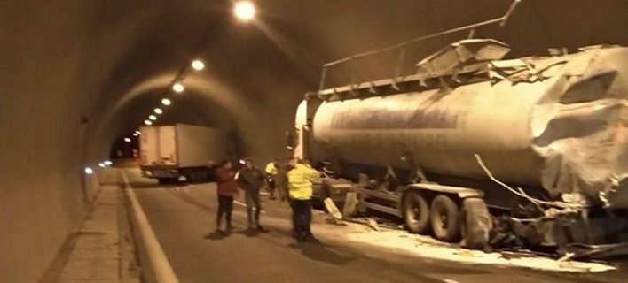Σοβαρό τροχαίο με βαριά οχήματα σε τούνελ της Εγνατίας