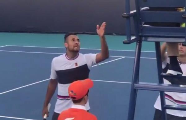 Ξέφυγε και πάλι ο Κύργιος: Εβρισε τον διαιτητή και έσπασε τη ρακέτα