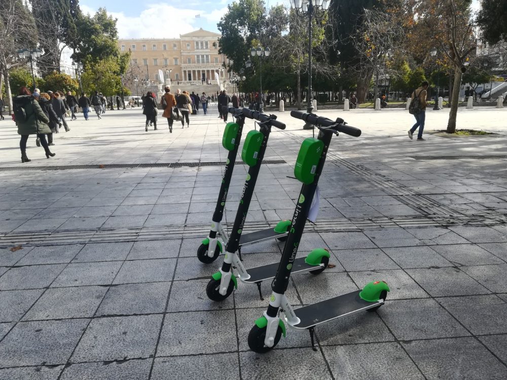Ρυθμιστικό πλαίσιο για τη χρήση των ηλεκτροκίνητων πατινιών, ζητά ο Δήμος Αθηναίων