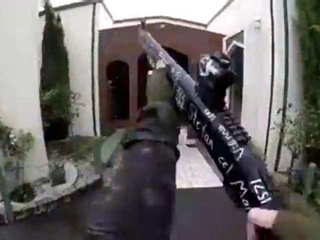 Παγκόσμια κατακραυγή : Το βίντεο με τις δολοφονίες έπαιζε για ώρες στο Διαδίκτυο