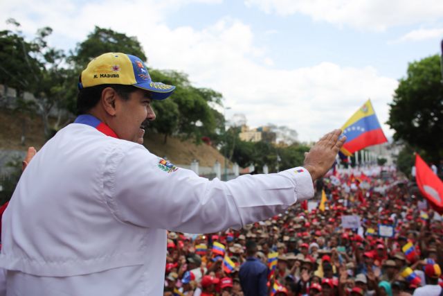 Βενεζουέλα: Ο Μαδούρο κατηγορεί τον Γκουαϊδό ότι συνωμοτεί να τον δολοφονήσει