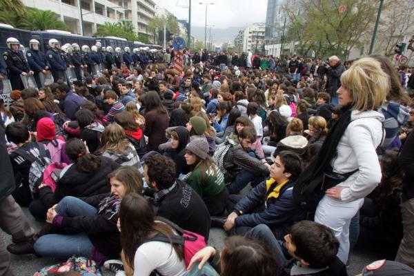 Μαθητές κατά Γαβρόγλου: Δε θα γίνουμε πειραματόζωα της κυβέρνησης