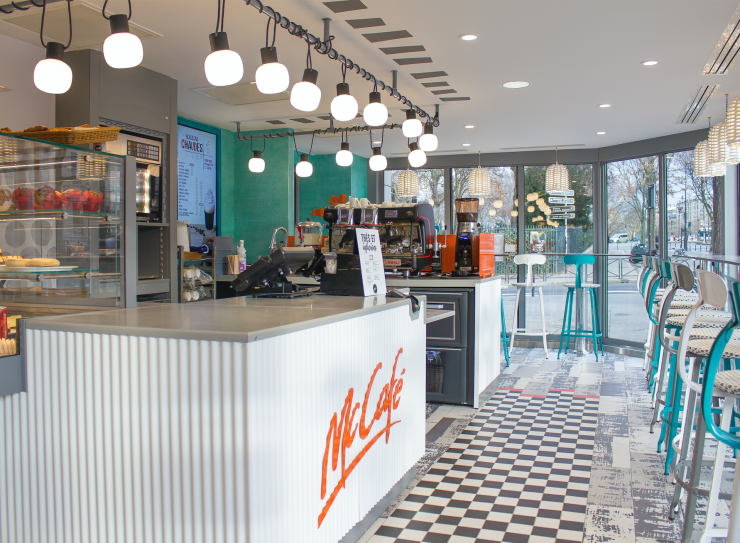 Το νέο McDonald’s στο Παρίσι, δια χειρός Πάολα Ναβόνε