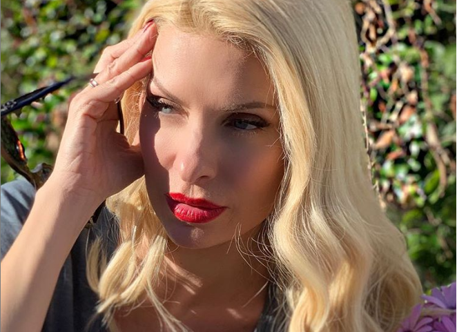 Ελένη Μενεγάκη: Απόδραση στην Άνδρο για το τριήμερο