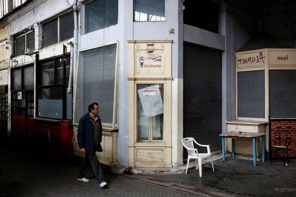 WSJ: Ελλάδα και Ισπανία αυξάνουν τον κατώτατο μισθό παρά την υψηλή ανεργία