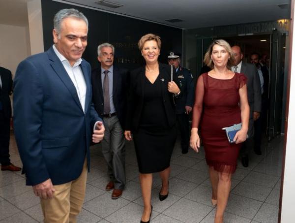 Editorial Ta Nea: Being held hostage