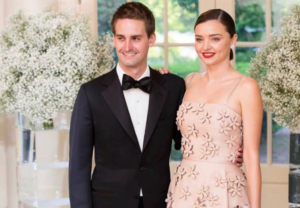 Έγκυος για τρίτη φορά το διάσημο μοντέλο Μιράντα Κερ