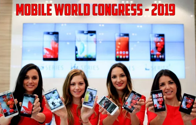 Τα πρώτα έξυπνα αναδιπλούμενα κινητά έκαναν την εμφάνισή τους