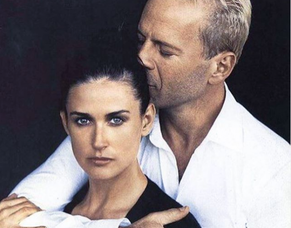 Ο Μπρους Γουίλις ξαναπαντρεύτηκε με την Ντέμι Μουρ δίπλα του