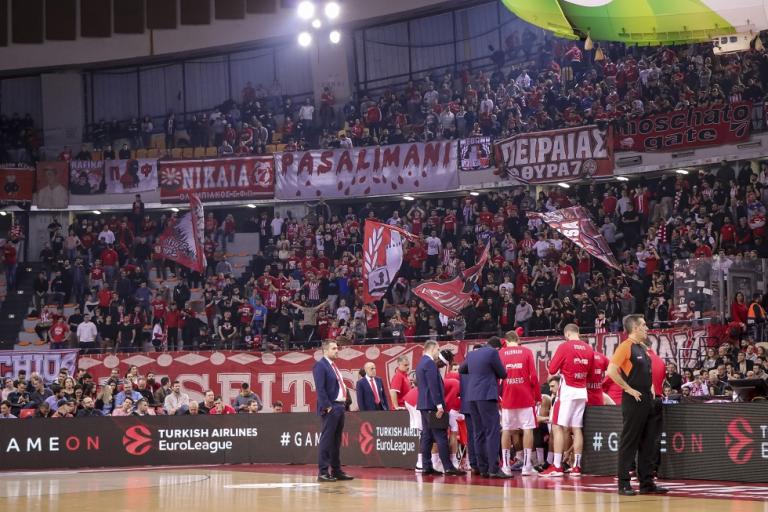 Δεν ήθελαν να φύγουν οι οπαδοί του Ολυμπιακού