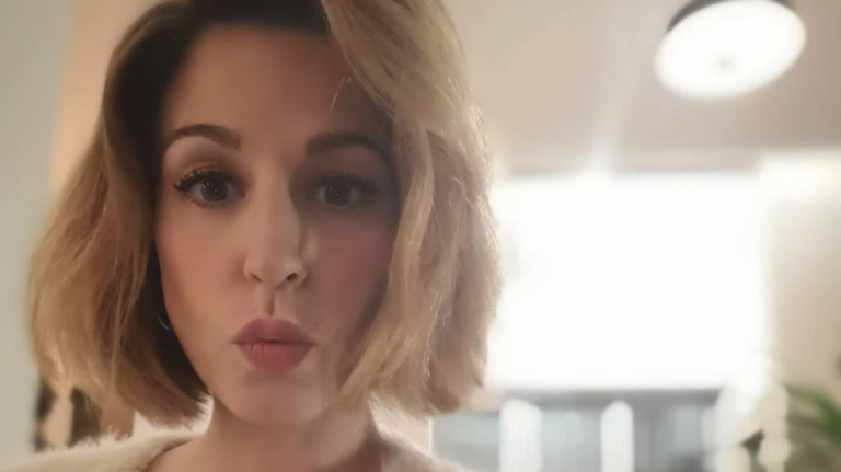 Κατερίνα Παπουτσάκη: Χαζεύει τον γιο της στο πιάνο