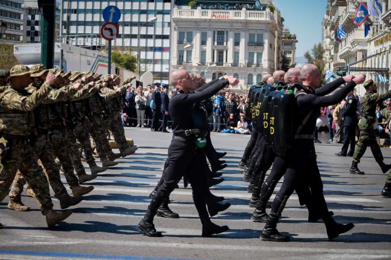 «Μακεδονία Ξακουστή» από τα ανυπότακτα «βατράχια» στην παρέλαση της 25ης Μαρτίου