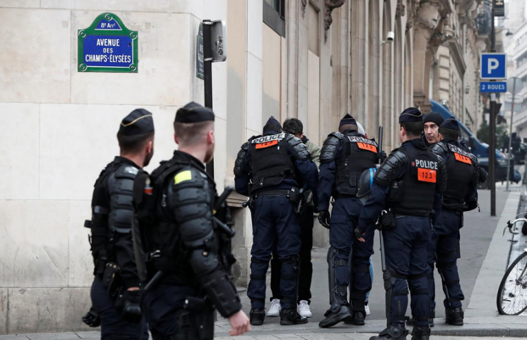 Παρίσι: Τα Κίτρινα Γιλέκα αντιμέτωπα με δυνάμεις Αστυνομίας αλλά και Στρατού