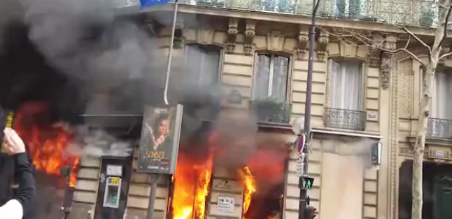 Η «γαλλική Marfin» - Πανικός από φωτιά σε τράπεζα, άνθρωποι παγιδεύτηκαν στο κτίριο