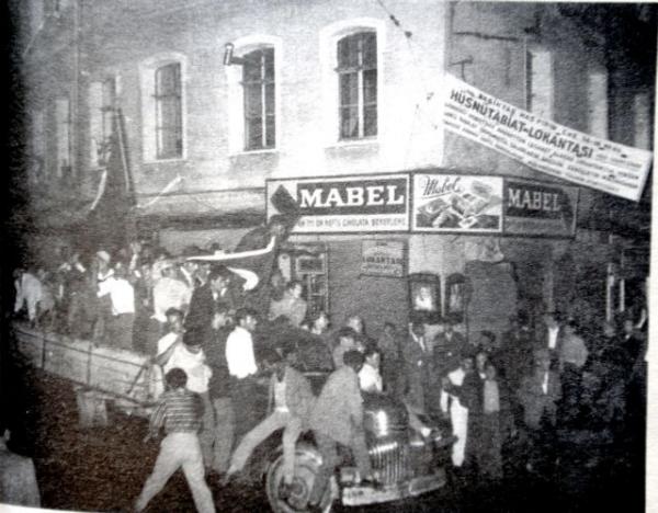 Byzantinist Speros Vryonis who documented 1955 state-planned Istanbul pogrom dies at 90