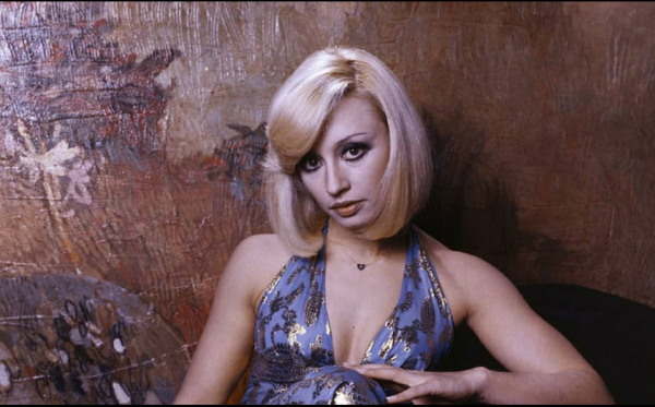 Ραφαέλα Καρά : Πώς είναι η μεγάλη ντίβα στα 76 της χρόνια