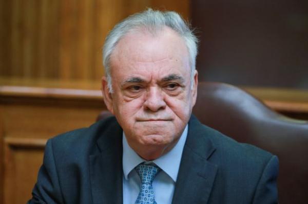 Προεκλογικά δωράκια αποκλειστικά για τους υπαλλήλους του υπουργείου Οικονομίας