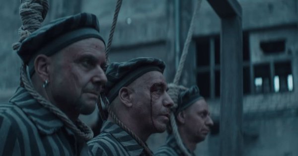 Κατακραυγή για το ροκ γκρουπ Rammstein – Ντύθηκαν… κρατουμένοι του Άουσβιτς