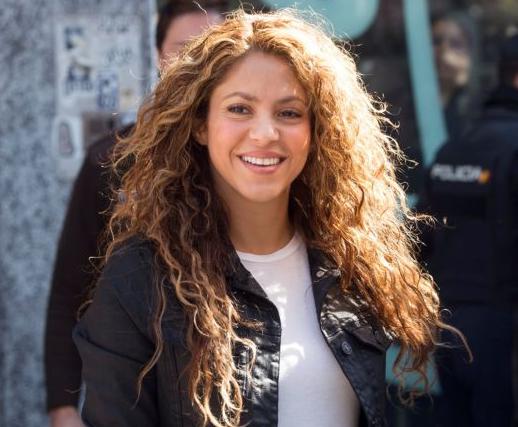 Ποιος και γιατί «τρέχει» τη Σακίρα στα δικαστήρια