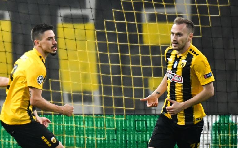 Με Μπακάκη και Σιμόες η ΑΕΚ στο ντέρμπι με τον Παναθηναϊκό