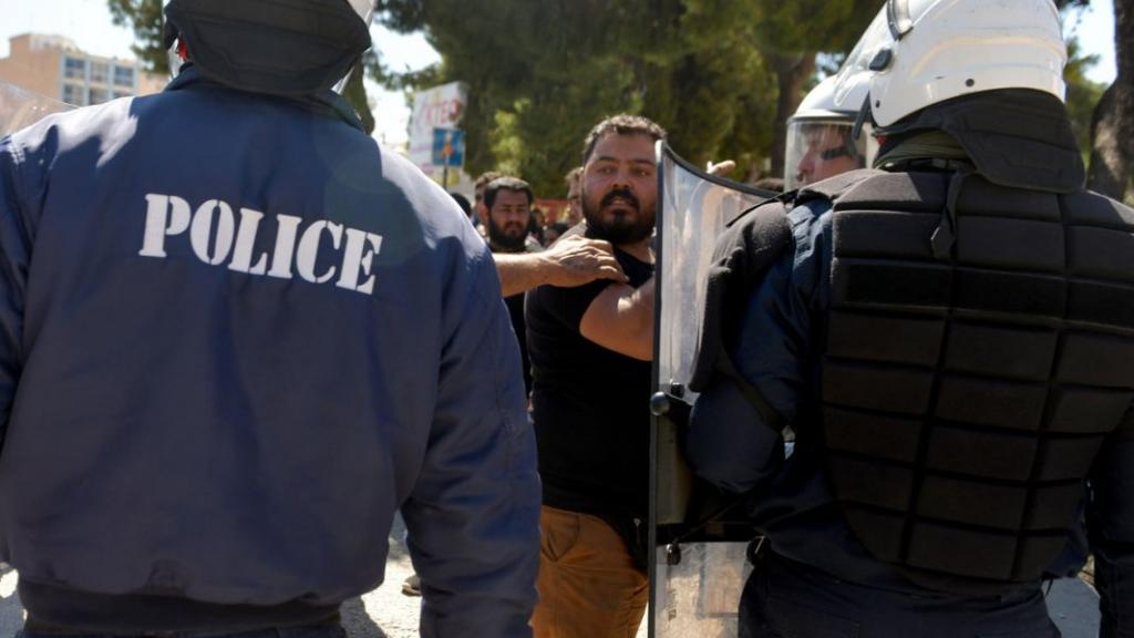 Οι Ρομά, η ηρωίνη και δυο κοτόπουλα…