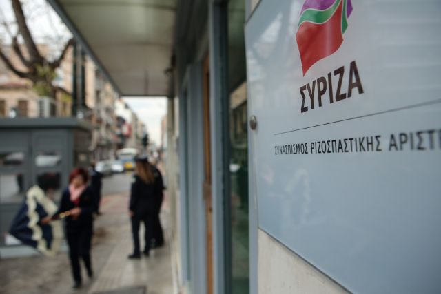 Επίθεση με μπογιές και πέτρες στα γραφεία του ΣΥΡΙΖΑ στα Εξάρχεια