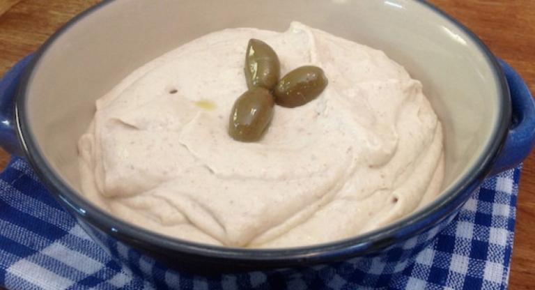 Εύκολη συνταγή για την πιο λαχταριστή ταραμοσαλάτα