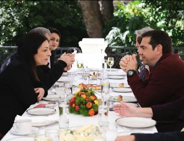 Μυρσίνη Λοϊζου : Την διώχνουν από το ευρωψηφοδέλτιο μετά το σάλο για τη σύνταξη της νεκρής μητέρας της