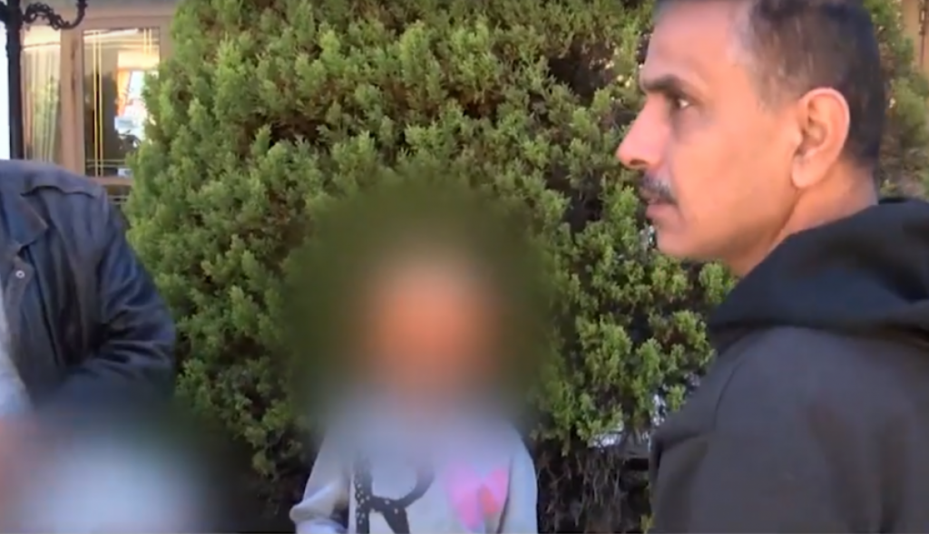 Ρατσιστική επίθεση σε πρόσφυγες στα Βίλια – Χτύπησαν μικρά παιδιά