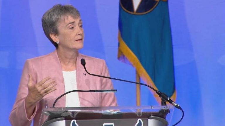 Παραιτήθηκε η υφυπουργός Αμυνας των ΗΠΑ Χέδερ Γουίλσον