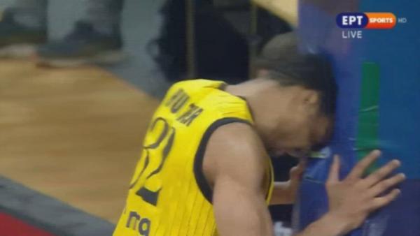 Η κουτουλιά του Χάντερ στη μπασκέτα που ξύπνησε άσχημες μνήμες