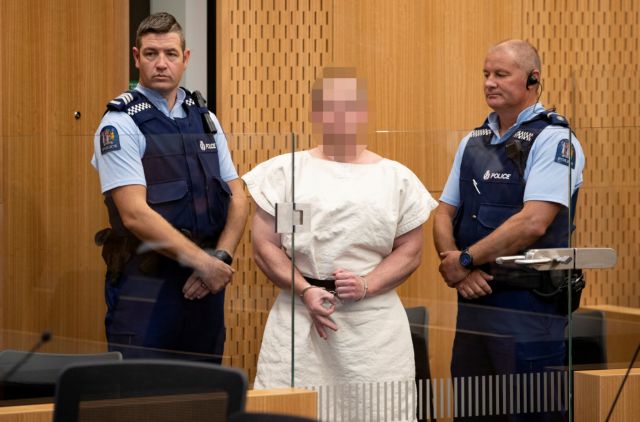 Νέα Ζηλανδία : Σοκάρει η απάθεια του δολοφόνου μπροστά στους δικαστές (εικόνες)