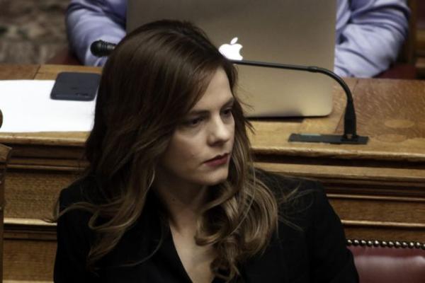 Αχτσιόγλου: Καταργούνται οι ηλικιακοί περιορισμοί στην καταβολή των συντάξεων χηρείας