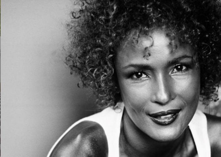 Το «λουλούδι της ερήμου» Γουόρις Ντίρι για την Ημέρα της Γυναίκας