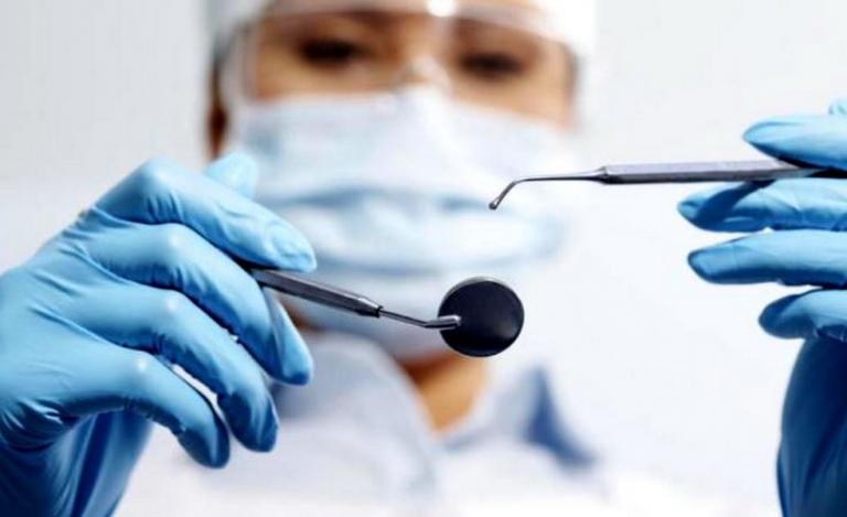 Ούτε ένας στους 100 Έλληνες ηλικίας 35-44 ετών δεν έχει υγιή δόντια