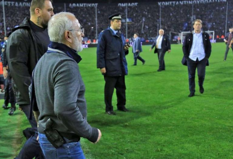 Ιβάν Σαββίδης, οπλισμένος καρνάβαλος