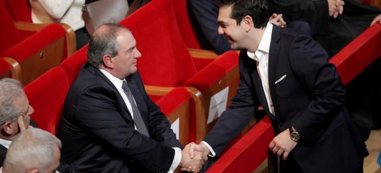 Ανοιξε πόλεμο ο Τσίπρας στον Καραμανλή; Τελειώνει ο «κρυφός δεσμός» με την καραμανλική ομάδα