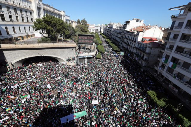 Αλγέρι: Μεγάλη διαδήλωση κατά του προέδρου Μπουτεφλίκα